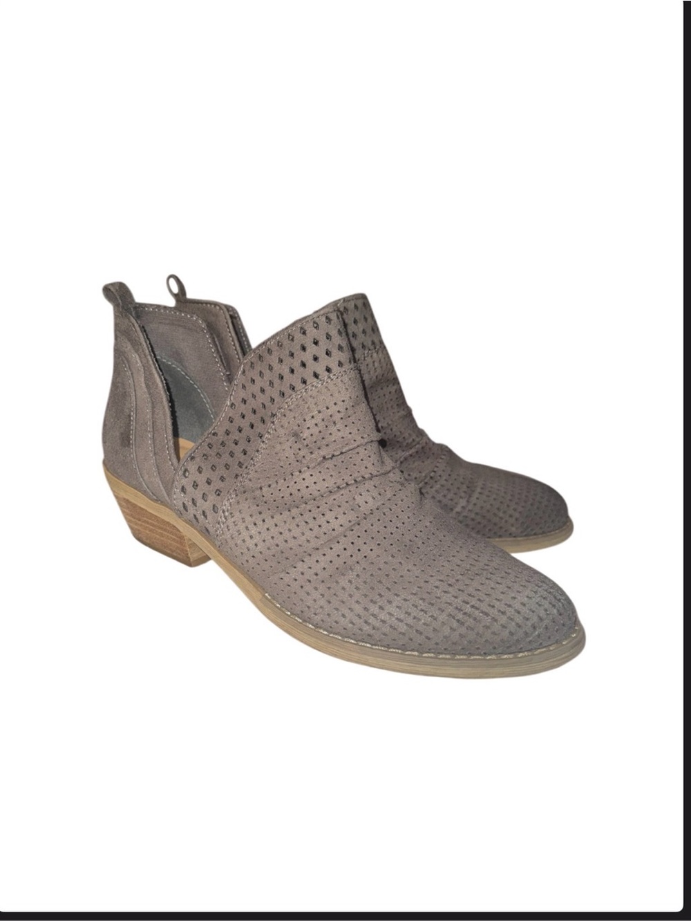 Report Delores Size 7 Ankle Booties
Geometric Shapes Cut Out Dark Taupe